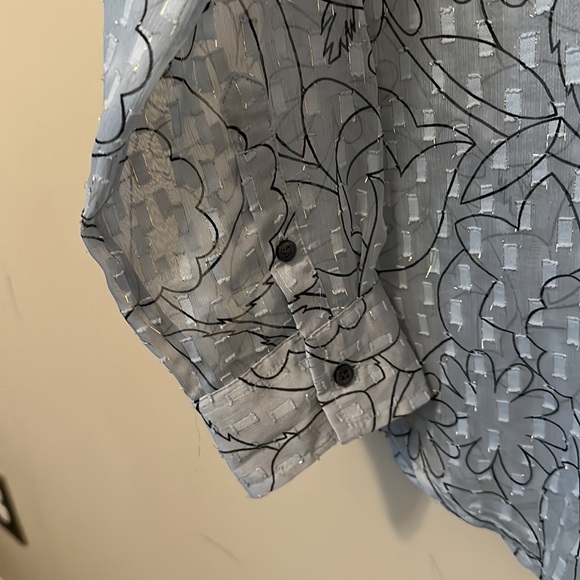 Beautiful Contrast Blouse - Picture 4 of 5